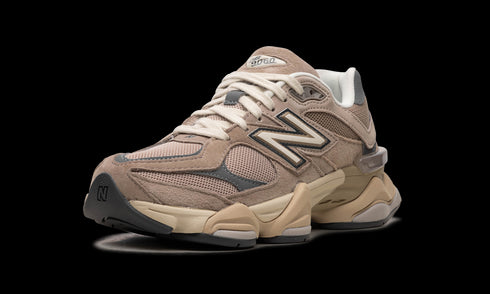 9060 "Driftwood Castlerock"
